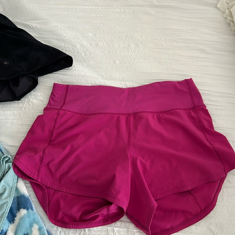 Lululemon speed ups! Size 6 4”. In great condition! worn once.